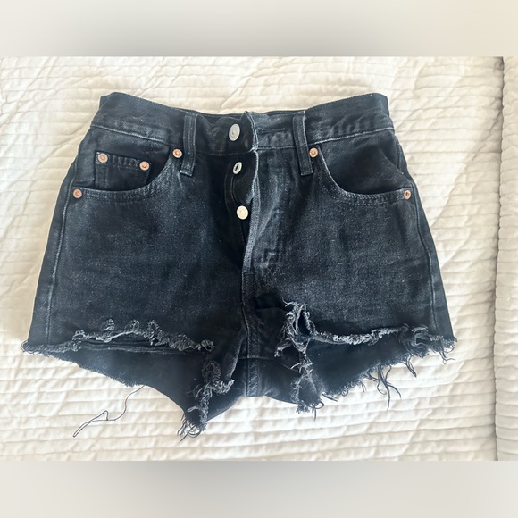 Levi’s 4 button black shorts - Picture 1 of 2